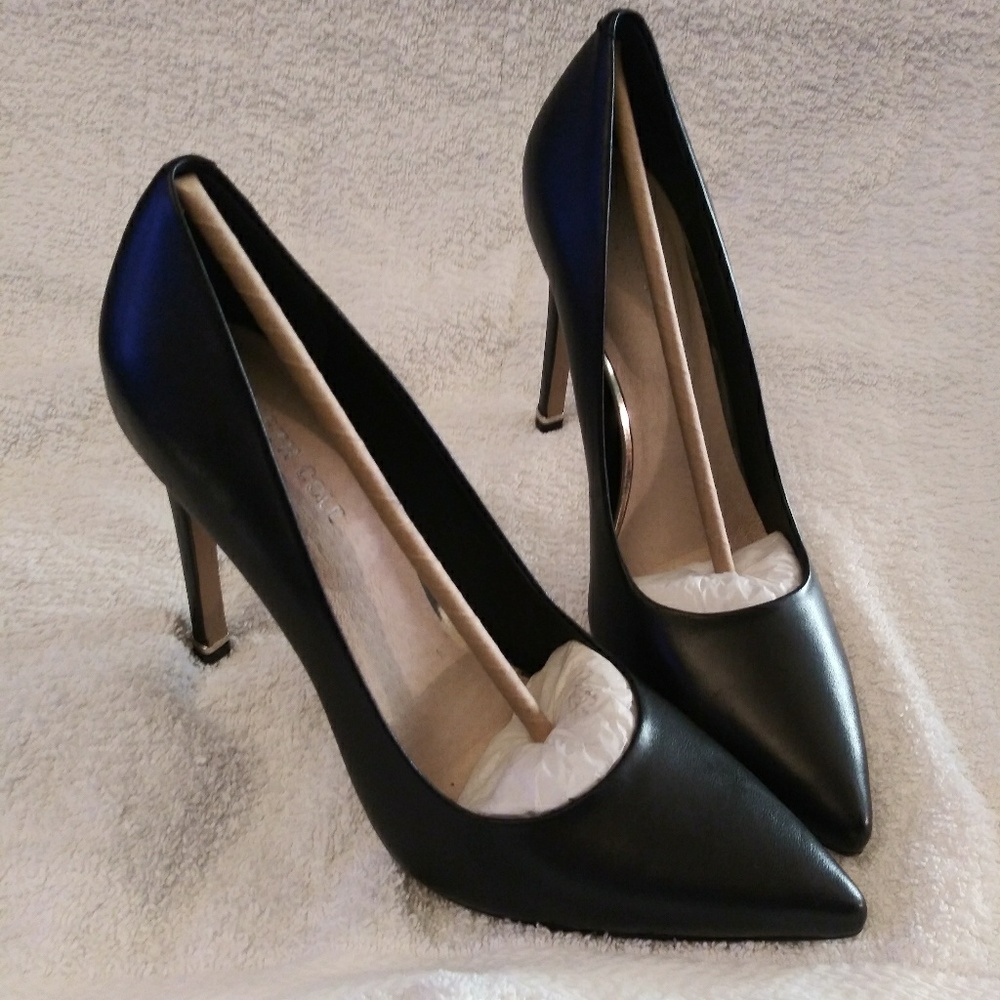 Brand New Kenneth Cole Black Pumps